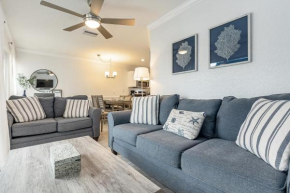 Heat of Siesta Village Walk to Beach w heated Pool